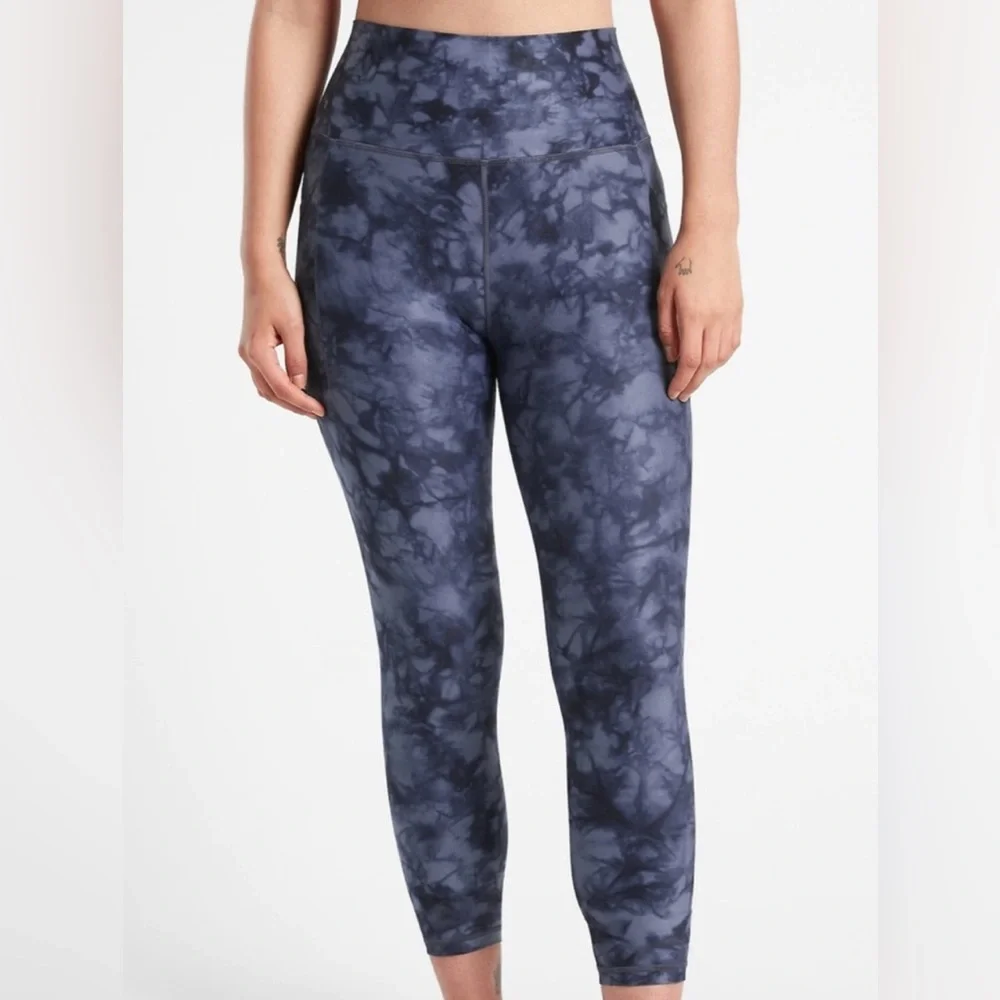 Athleta Salutation Stash Pocket Printed 7/8 Leggings